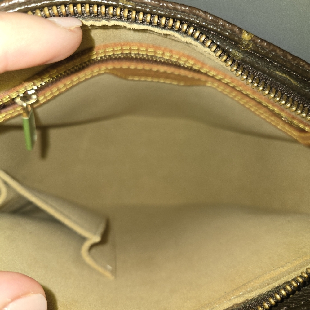 Louis Vuitton  Monogram Looping Shoulder Bag - Picture 6 of 6